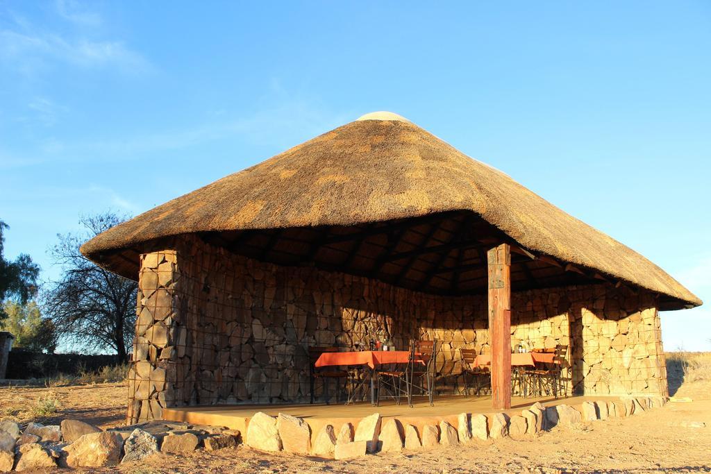 Auas Safari Lodge 温特和克 外观 照片