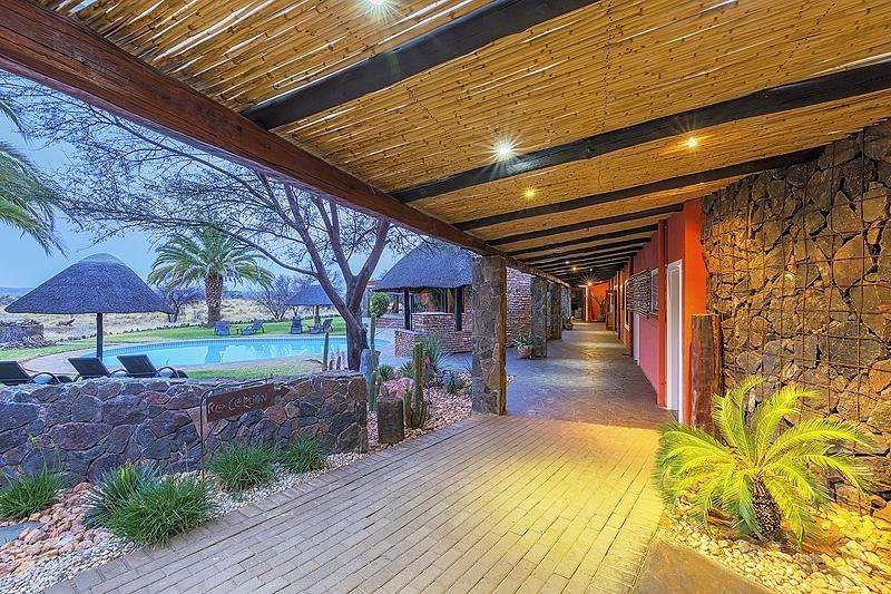 Auas Safari Lodge 温特和克 外观 照片